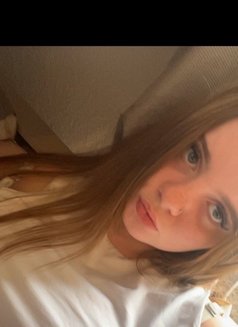 Abby - escort in Amman Photo 1 of 2