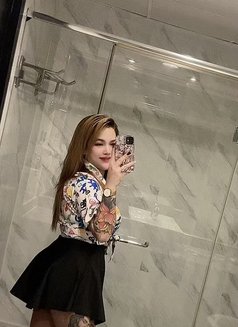 Abby - escort in Doha Photo 2 of 8