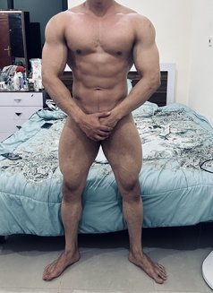 Muscular Guy in Qatar - Male escort in Doha Photo 3 of 7