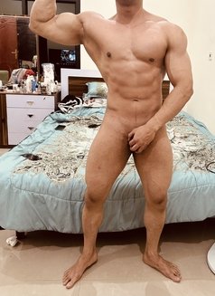 Muscular Guy in Qatar - Male escort in Doha Photo 5 of 7