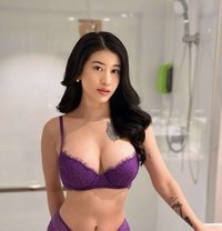 Anne just arrived - puta in Singapore