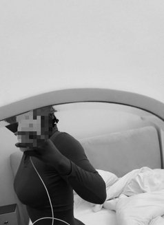 Bella - escort in Cairo Photo 2 of 2