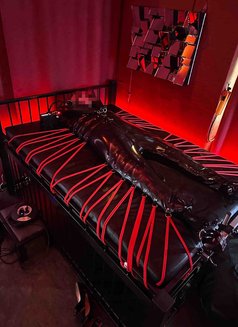 Abc Chidina - dominatrix in Bucharest Photo 4 of 6