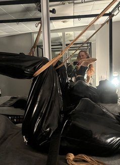 Abc Chidina - dominatrix in Bucharest Photo 5 of 6