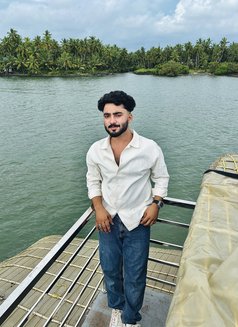 Abdull - Male escort in Amritsar Photo 3 of 3