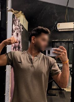Abhi 09 - Acompañante masculino in Mumbai Photo 1 of 7