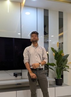 Abhi 09 - Acompañante masculino in Mumbai Photo 4 of 7