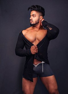ABHI - Male escort in Mumbai Photo 11 of 17
