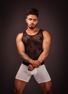 ABHI - Male escort in Mumbai Photo 13 of 17