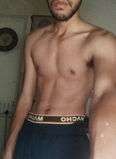 Abhi - Acompañantes masculino in New Delhi Photo 1 of 11