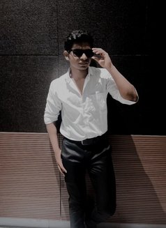 Abhi - Acompañante masculino in Pune Photo 1 of 2