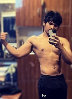 Abhi - Acompañante masculino in Pune Photo 2 of 2