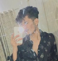 ABHI - Acompañantes masculino in Pune