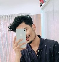 ABHI - Acompañantes masculino in Pune
