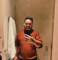 Abhilash Tri - Acompañantes masculino in Kanpur