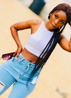 Abigail Hot Babe - puta in Pune Photo 3 of 25