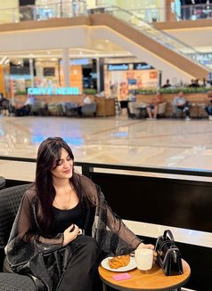 Abira Khan 23 | Pakistani Sexy Influence - puta in Dubai Photo 5 of 6