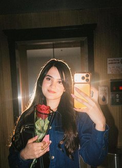 Abira Khan 23 | Pakistani Sexy Influence - puta in Dubai Photo 1 of 6