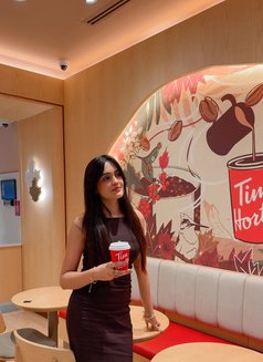 Abira Khan 23 | Pakistani Sexy Influence - puta in Dubai Photo 2 of 6