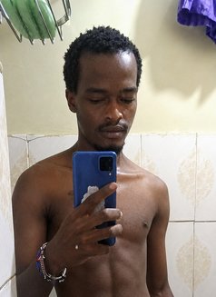 Ace Dude - Male adult performer in Nairobi Photo 3 of 4