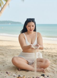 Achita - masseuse in Bangkok Photo 2 of 12
