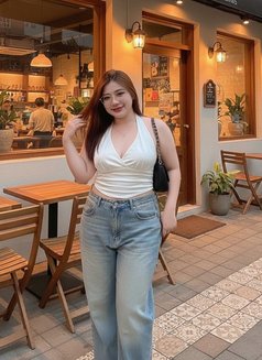 Achita - masseuse in Bangkok Photo 4 of 12