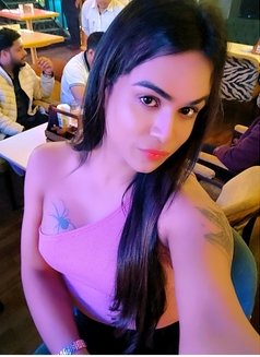 Active Silk CAM Service and Outcall - Acompañantes transexual in Kolkata Photo 21 of 22