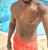 Activehung - Male escort in Bali