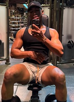 ActiveXXL - Acompañantes masculino in Dubai Photo 6 of 9