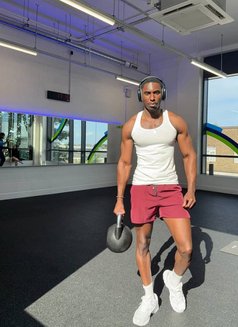 ActiveXXL - Male escort in Dubai Photo 3 of 7