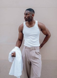 ActiveXXL - Male escort in Dubai Photo 6 of 7