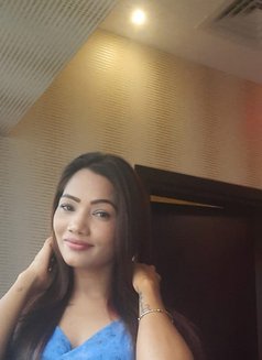 Actress avail - puta in Al Manama Photo 8 of 8