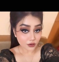 Actrss poonam available - puta in Tokyo
