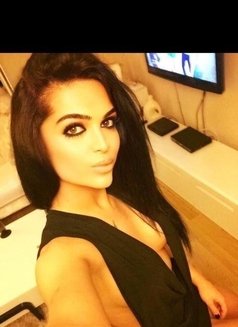 Ada Naz - Transsexual escort in İstanbul Photo 2 of 10