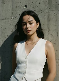 Ada - puta in Singapore Photo 1 of 28