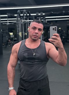 Adam - masseur in Dubai Photo 4 of 7