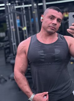 Adam - masseur in Dubai Photo 5 of 7