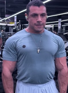 Adam - masseur in Dubai Photo 6 of 7