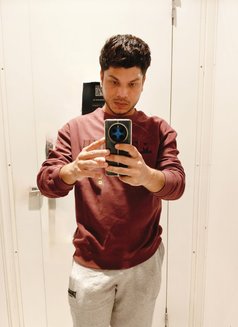 Adam - Male escort in Dubai Photo 5 of 10