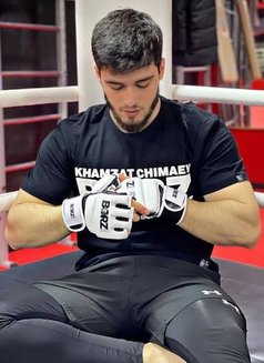 Adam - Male escort in Dubai Photo 3 of 4