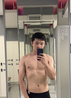 Adam - Acompañantes masculino in Dubai Photo 1 of 5