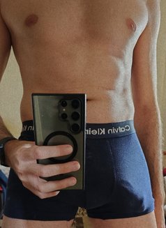 Adam - Acompañantes masculino in Beirut Photo 1 of 2