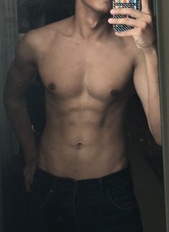 Adam Smith - Acompañantes masculino in Dubai Photo 1 of 3
