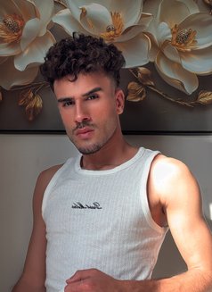 Adam23 - Male escort in Cairo Photo 25 of 26