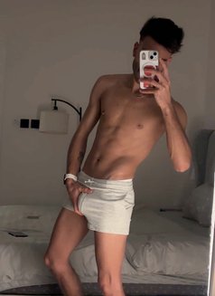 Adam23 - Male escort in Riyadh Photo 17 of 30