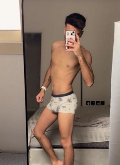 Adam23 - Male escort in Riyadh Photo 19 of 30
