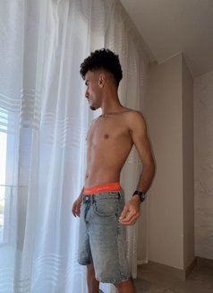Adam23 - Male escort in Cairo Photo 19 of 25