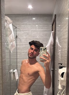 Adam23 - masseur in Riyadh Photo 2 of 30