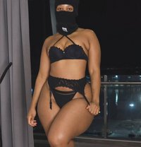 Adanaa - puta in Maldives