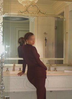 Add Bookmark Honey German Girl - escort in Bangalore Photo 5 of 14